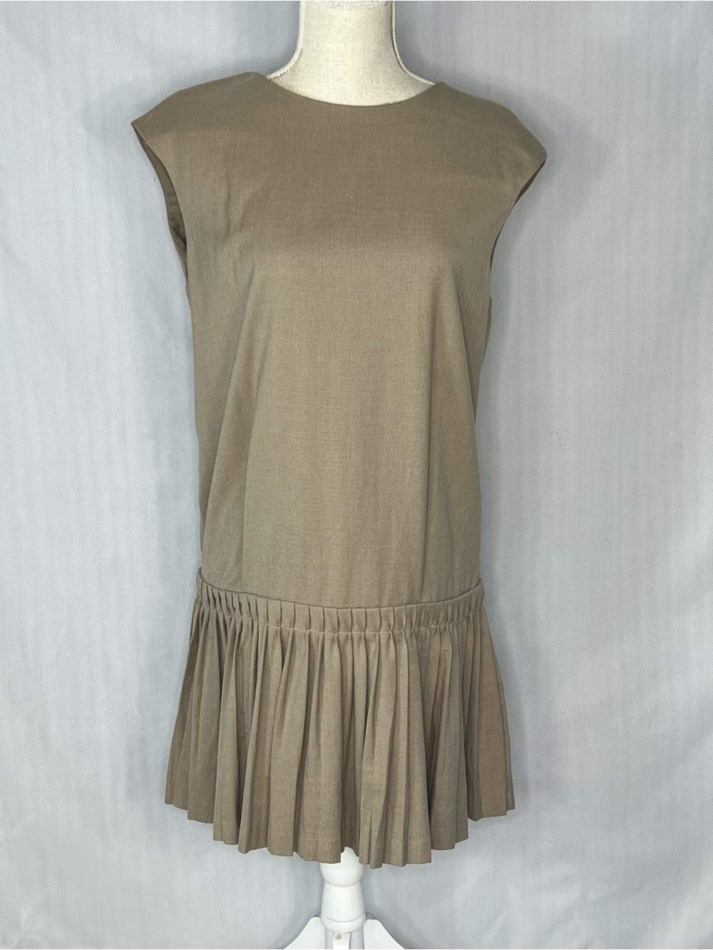 See You Soon Dress Tan Sleeveless Pleated Hen Exposed Back Zipper Crew Neck L